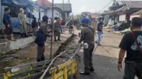 Lapak Pedagang Pasar Mingguan di tamiyang layang Ditertibkan