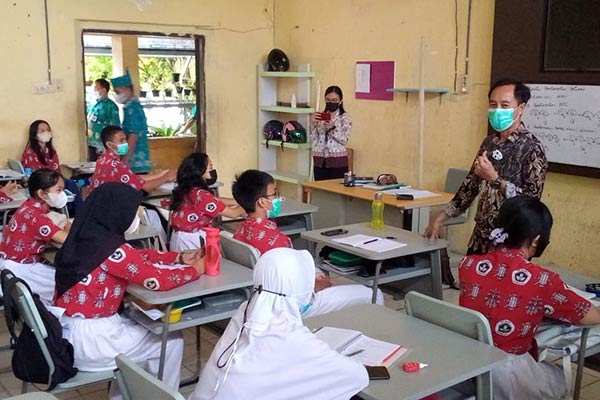 Pelaksana Tugas (Plt) Kepala Dinas Pendidikan (Disdik) Provinsi Kalimantan Tengah (Kalteng) Ahmad Syaifudi mengingatkan satuan pendidikan SMA sederajat
