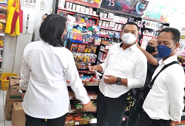 Warga Danau Tundai Palangka Raya Endang Kumala Sari harus merelakan belasan juta uangnya melayang begitu saja