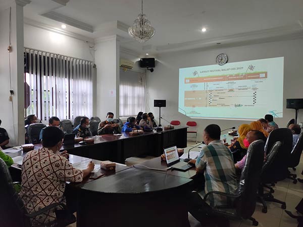 Festival Balap Perahu Ces dalam rangkaian memeriahkan HUT ke-69 Kabupaten Kotawaringin Timur terus dimatangkan