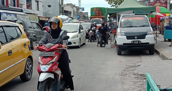 Bikin Macet PKL Di Depan Pasar Indra Sari Dikeluhkan Warga