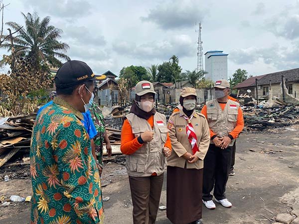 Kwartir Cabang ( Kwarcab) Gerakan Pramuka Kabupaten Kotawaringin Timur (Kotim) peduli terhadap musibah kebakaran yang melanda pasar di Desa Pundu