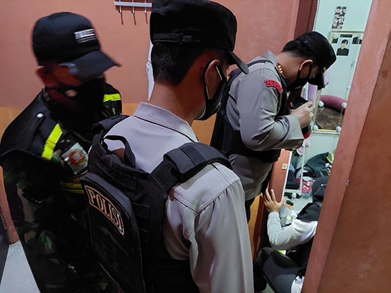 Tepergok Ngamar Berduaan