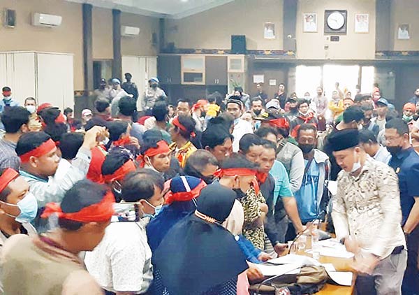 Rapat dengar pendapat (RDP) yang digelar DPRD Kotim terkait sengketa perkebunan PT Menteng Jaya Sawit Perdana (MJSP) dengan warga Desa Ramban