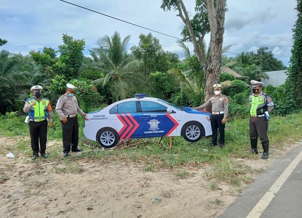 Lokasi Rawan Laka Dipasangi Replika Mobil Satlantas