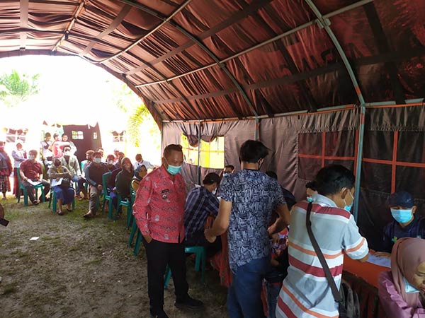 Pelaksanaan vaksinasi Covid-19 ketiga atau vaksin booster di Kabupaten Kotawaringin Timur (Kotim) masih menunggu