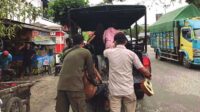 Beli Mobil dari Hasil Ngamen dan Ngemis,pengemis kaya di sampit,pengemis,pengemis jalanan,radar sampit hari ini,radar sampit