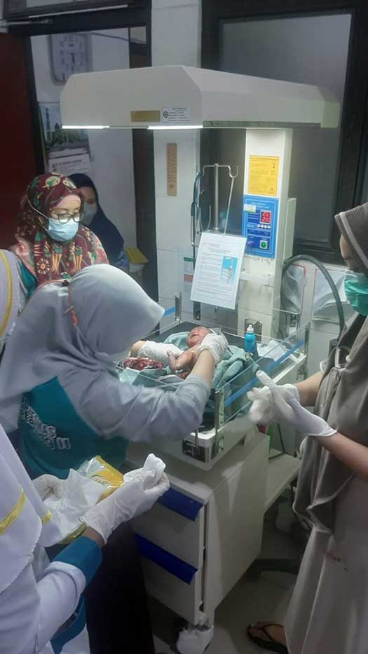 Terduga Pembuang Bayi di Sampit Terekam CCTV