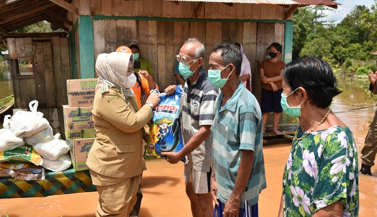 Bantuan Korban Banjir Arut Utara Mulai Didistribusikan  