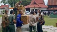 Tim Balai Konservasi Sumber Daya Alam (BKSDA) Jawa Timur menggagalkan penyelundupan ratusan burung dilindungi