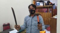 Seorang ibu rumah tangga nekat menganiaya suaminya dengan sadis