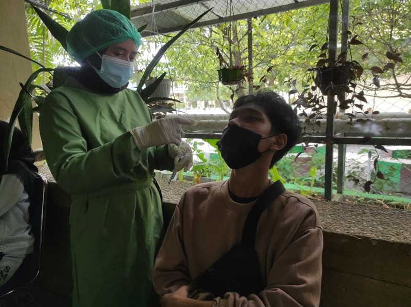 LOCKDOWN Gara-Gara Korona Pelajar SMA di palangkaraya Ramai-Ramai Colok Hidung