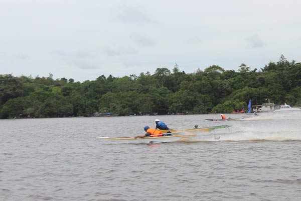 Festival Lomba Balap Perahu Ces yang diselenggarakan Radar Sampit bekerja sama dengan Pemerintah Kabupaten Kotawaringin Timur (Kotim)