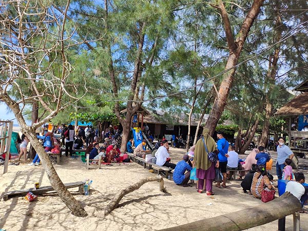 Wajibkan Pakai PeduliLindungi ke Pantai Ujung Pandaran