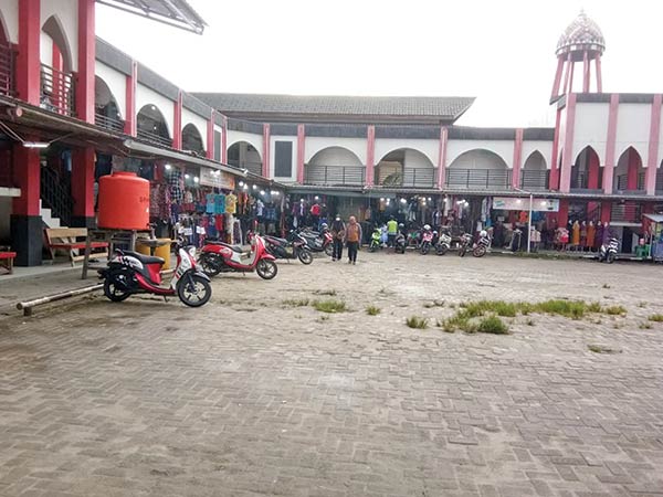 Pedagang Pasar eks Mentaya Teater ditenggat sampai Maret mendatang untuk segera mengisi lapak atau kios yang kosong di bangunan