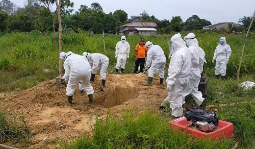 PEMAKAMAN 1 Covid-19 Mengganas di Lamandau