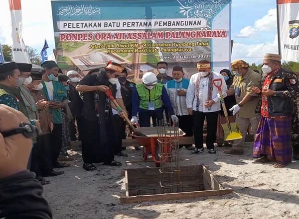 KH Miftah Maulana Habiburrahman atau Gus Miftah berkunjung ke Palangka Raya