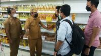 Tim monitoring dari Kementerian Perdagangan (Kemendag) melakukan inspeksi mendadak (sidak) ke sejumlah swalayan dan agen distributor penyalur minyak goreng