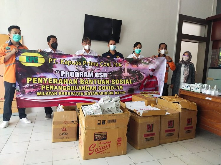 SOCIETY KPC PT KPC Tbk Serahkan Bantuan Penanganan Covid-19