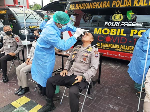 Melonjaknya jumlah kasus positif Covid-19 di Kota Palangka Raya membuat upaya pelacakan kasus dan vaksinasi kian digencarkan