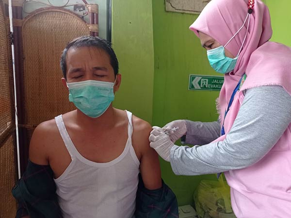Dinas Kesehatan Kabupaten Kotawaringin Timur (Kotim) kedatangan puluhan ribu vaksin yang sudah disebar ke berbagai fasilitas kesehatan