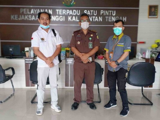 13 PIMRED Pemred Radar Sampit Jalin Silaturahmi dengan Kejati