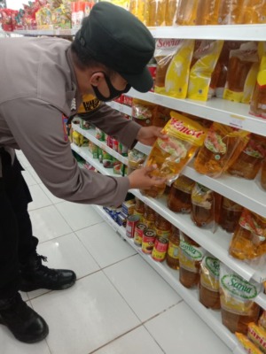 Polisi Blusukan ke Pasar Cek Stok Minyak Goreng