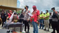 Sejumlah buruh bersama organisasi Persatuan Pemuda Dayak dan Pasukan Lawung Bahadang (Peperdayak-PLB) DPD Pulang Pisau (Pulpis)
