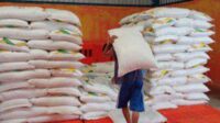 Perusahaan Umum (Perum) Badan Urusan Logistik (Bulog) Cabang Sampit Kabupaten Kotawaringin Timur (Kotim) menaikkan harga gula