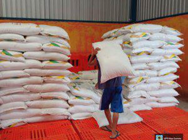 Perusahaan Umum (Perum) Badan Urusan Logistik (Bulog) Cabang Sampit Kabupaten Kotawaringin Timur (Kotim) menaikkan harga gula