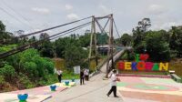 Bangun Jembatan Gantung Dengan Dana Desa