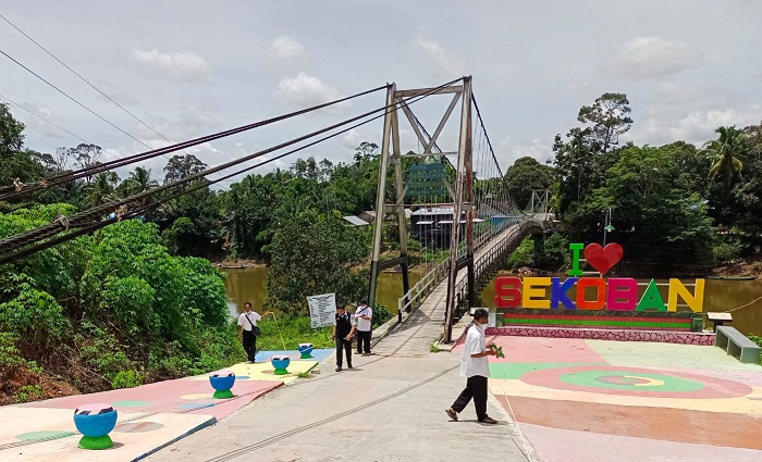 Bangun Jembatan Gantung Dengan Dana Desa