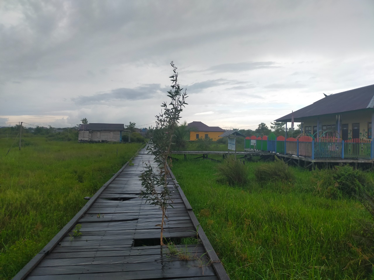 Jembatan Kelurahan Raja Seberang Rusak Pengendara Sering Terperosok 