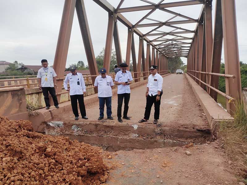 Jembatan Padas Lama di Desa Bajarau Kecamatan Parenggean putus