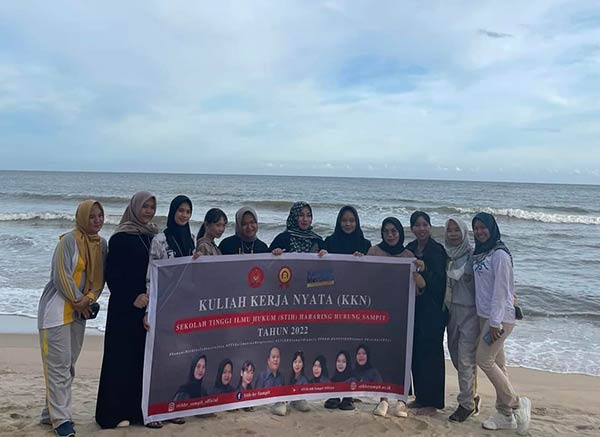 Wakil Bupati Kabupaten Kotawaringin Timur (Kotim) mengapresiasi mahasiswa Sekolah Tinggi Ilmu Hukum (STIH) Habaring Hurung Sampit yang melaksanakan program Kuliah Kerja Nyata (KKN)