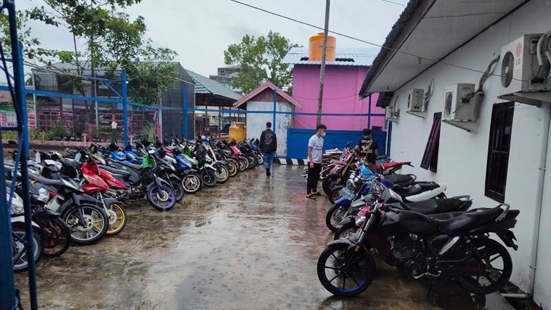 KNALPOT-BRong KNALPOT-BRong