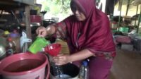 Cara IRT Pesisir Kumai Atasi Sulitnya Minyak Goreng