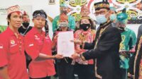 mandau,Senjata adat Dayak berupa mandau tak boleh lagi dibawa sembarangan