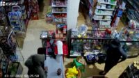 Gasak Barang Dagangan Bernilai Ratusan Juta Dua Pembobol Toko Terekam CCTV