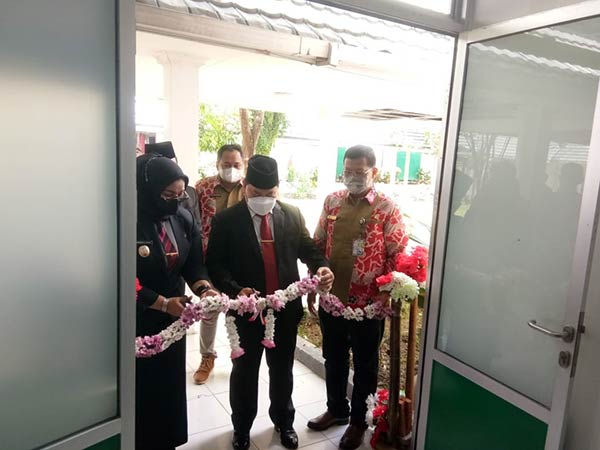Bupati Kotawaringin Timur (Kotim) Halikinnor meresmikan unit Kemoterapi Anggrek Tewu di Rumah Sakit Umum Daerah (RSUD) dr Murjani Sampit