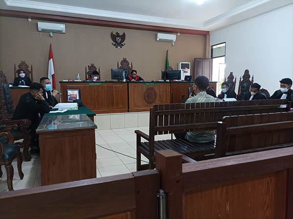 Sidang tindak pidana korupsi anggaran dana desa yang menjerat Kepala Desa Kinipan Willem Hengki terus berlanjut