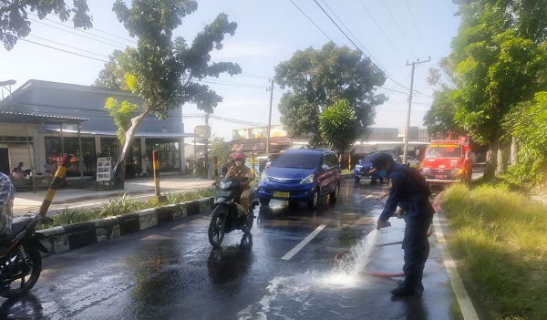 Ceceran Solar di Jalan Pasanah Celakai Pengendara Motor