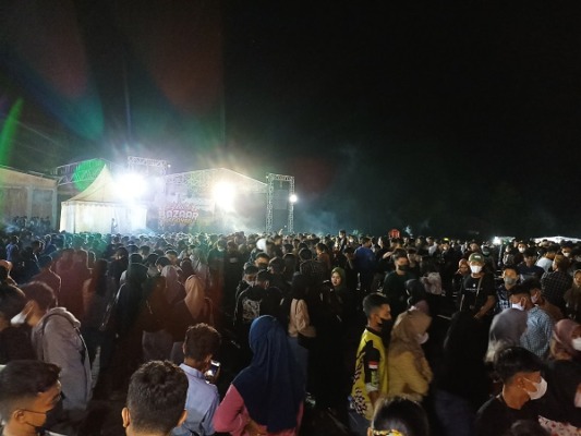 kerumunan ,penutupan,Kerumunan Bazar Begoyap Tak Terbendung Saat Malam Penutupan