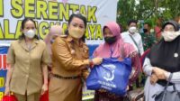 Warga Diimingi Sembako Biar Mau Divaksin