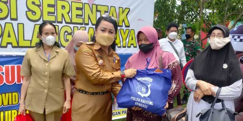 VAKSIN Warga Diimingi Sembako Biar Mau Divaksin