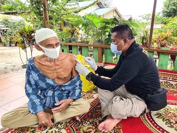 Dinas Kesehatan (Dinkes) Kabupaten Kotawaringin Timur (Kotim) terus menggencarkan layanan vaksinasi Covid-19