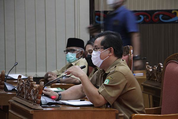 Pemerintah Kabupaten Kotawaringin Timur (Kotim) ditenggat tiga pekan untuk melaksanakan rekomendasi DPRD Kotim terkait sanksi terhadap Asisten I Setda