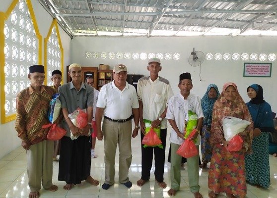 BANTUAN SEMBAKO SOCIETY PT SMJ Serahkan Ratusan Paket Sembako