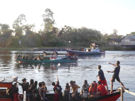 Tradisi Perang Air,Sukamara