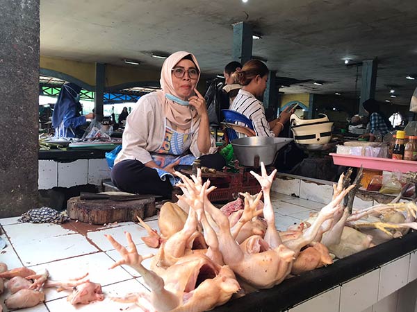 Sepekan menjelang Hari Raya Idulfitri 1443 Hijriah harga bahan kebutuhan pokok masyarakat kembali melonjak
